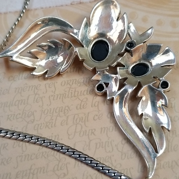 Vintage Art Deco 1920s Sterling Silver Onyx and Marcasite Statement Necklace - Picture 5 of 16